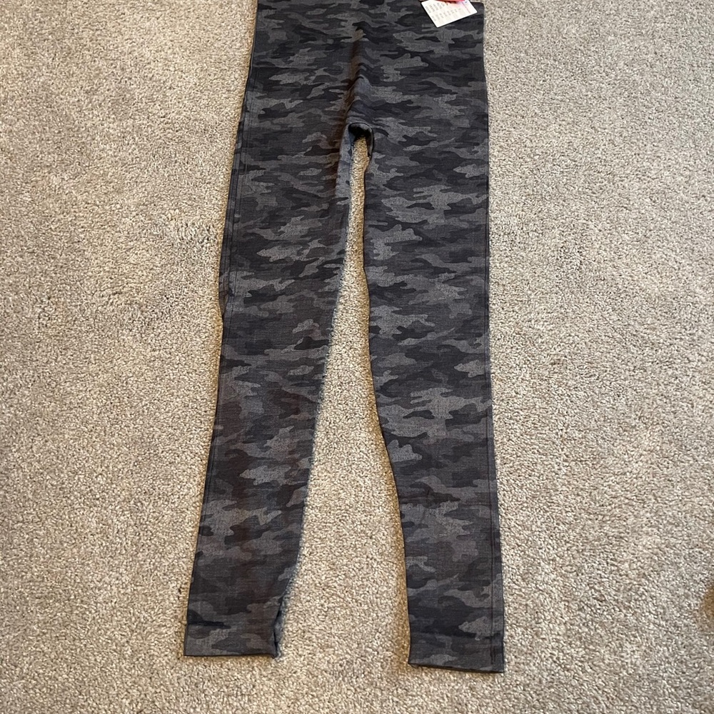 Spanx camp leggings size M NWT